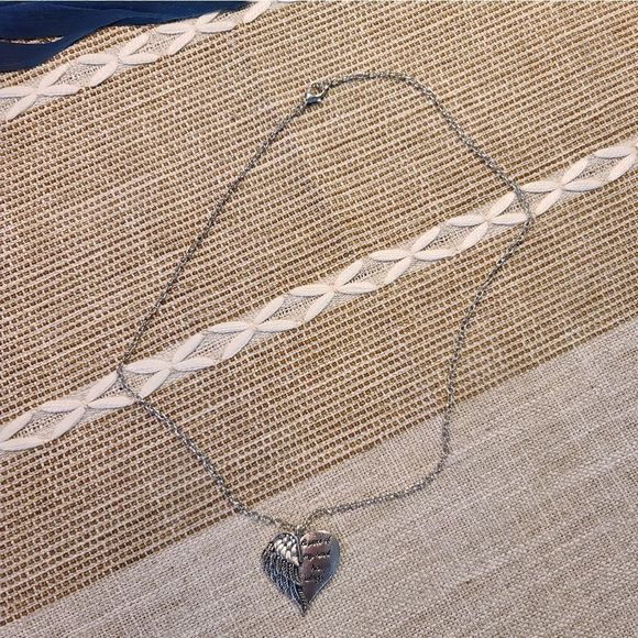 A piece of my heart has wings necklace - Picture 3 of 3